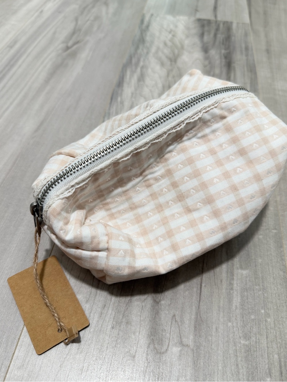 Brandy Melville makeup pouch